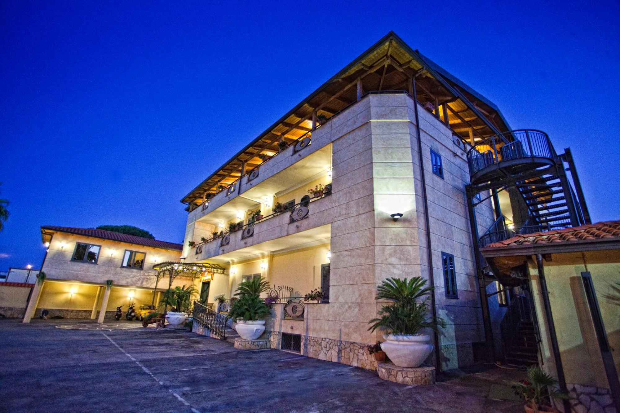 Hotel Smeraldo Qualiano Exterior foto
